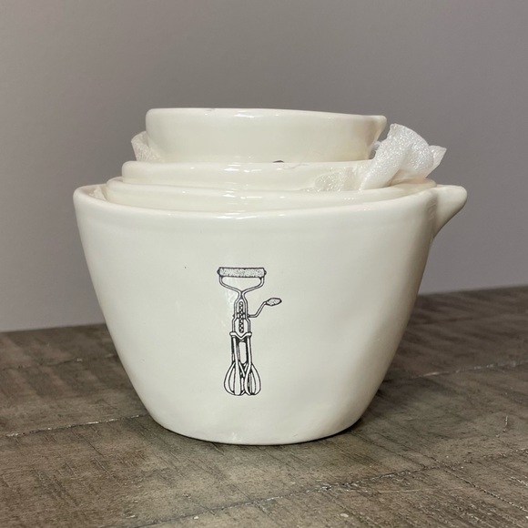 Rae Dunn Measuring Cupsnull